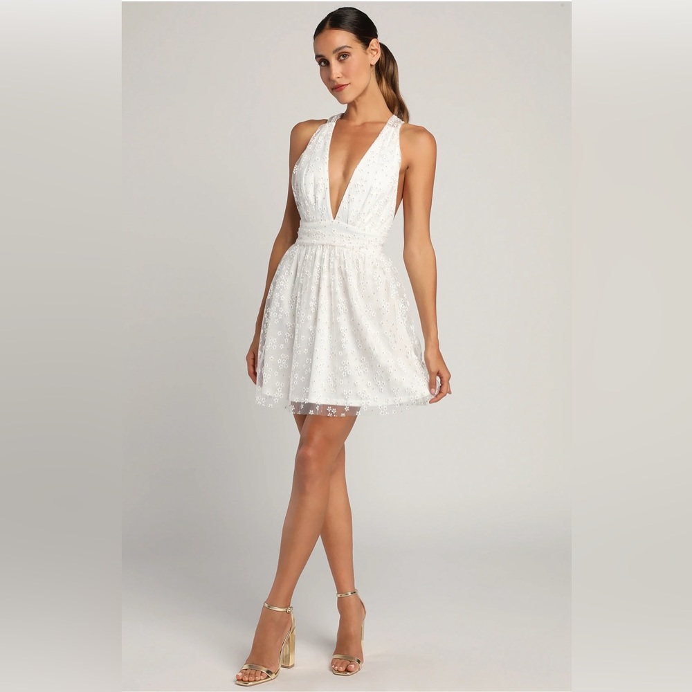 NWT Lulu’s Daisy Delight Ivory Floral Print Sleeveless V-neck Mini Dress